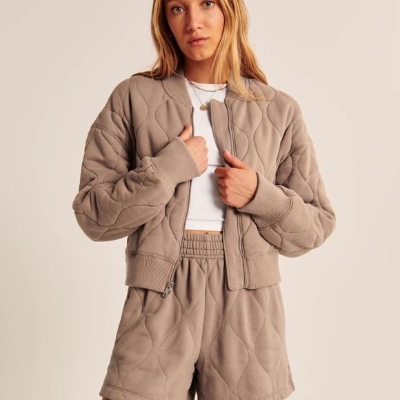 Abercrombie & Fitch Jackets & Blazers - Abercrombie & Fitch Quilted Neutral Bomber Jacket Zip Front Soft Cozy Tan Sz XL